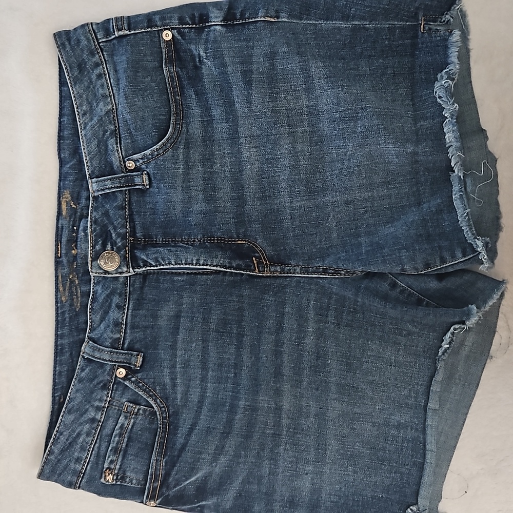 "Seven" shorts